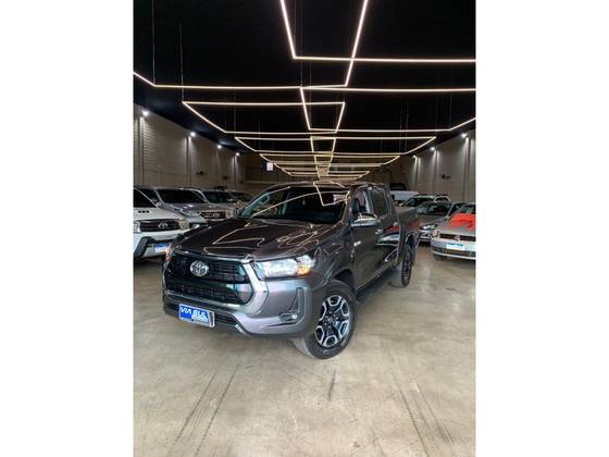 TOYOTA HILUX 2.8 D-4D TURBO DIESEL CD SRV 4X4 AUTOMÁTICO